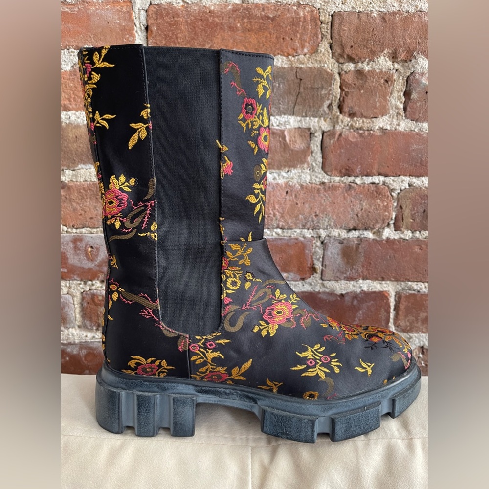 Free People Black Floral Rain Boots 9 or 39, Brooks Brocade Chelsea Boots